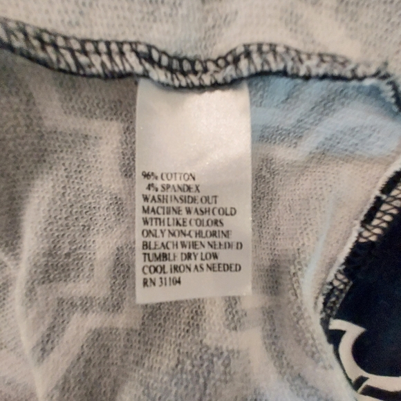 Crown & Ivy Beach Collection Navy & Cream Classic Tile Pattern Top. - Picture 8 of 11